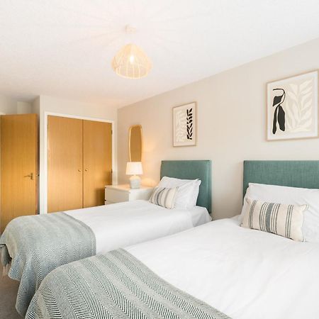 Modern 2-Bedroom Apartments With Free Parking In Leamington Exteriér fotografie