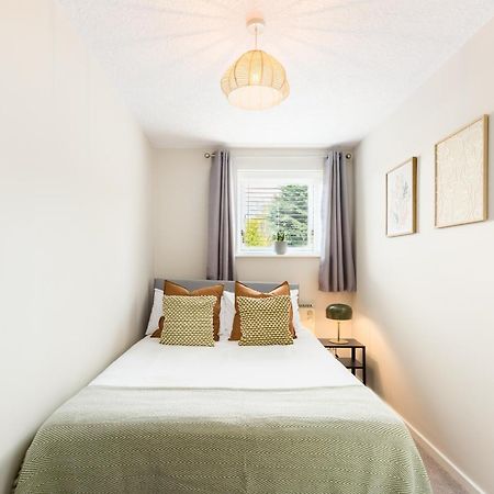 Modern 2-Bedroom Apartments With Free Parking In Leamington Exteriér fotografie