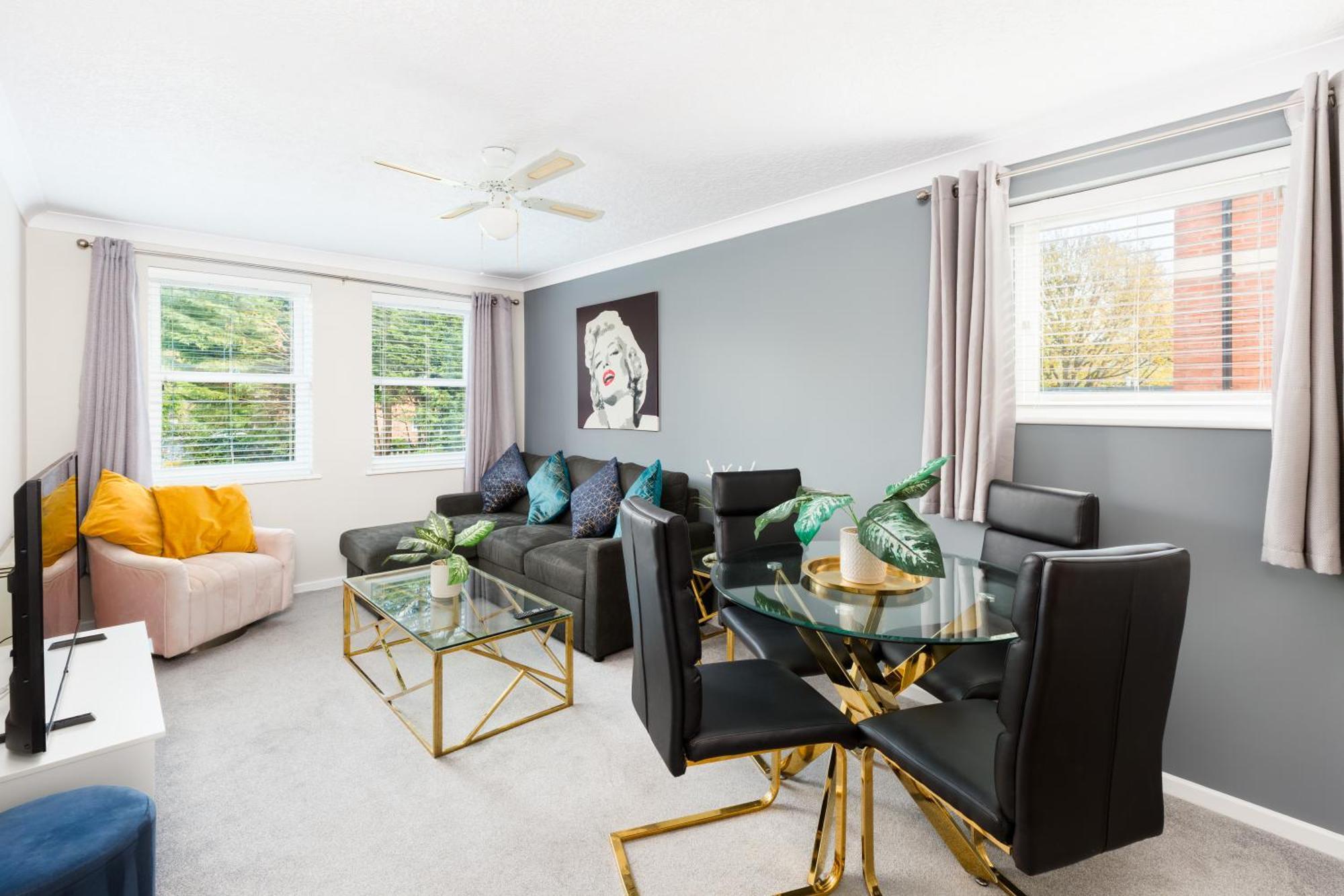 Modern 2-Bedroom Apartments With Free Parking In Leamington Exteriér fotografie
