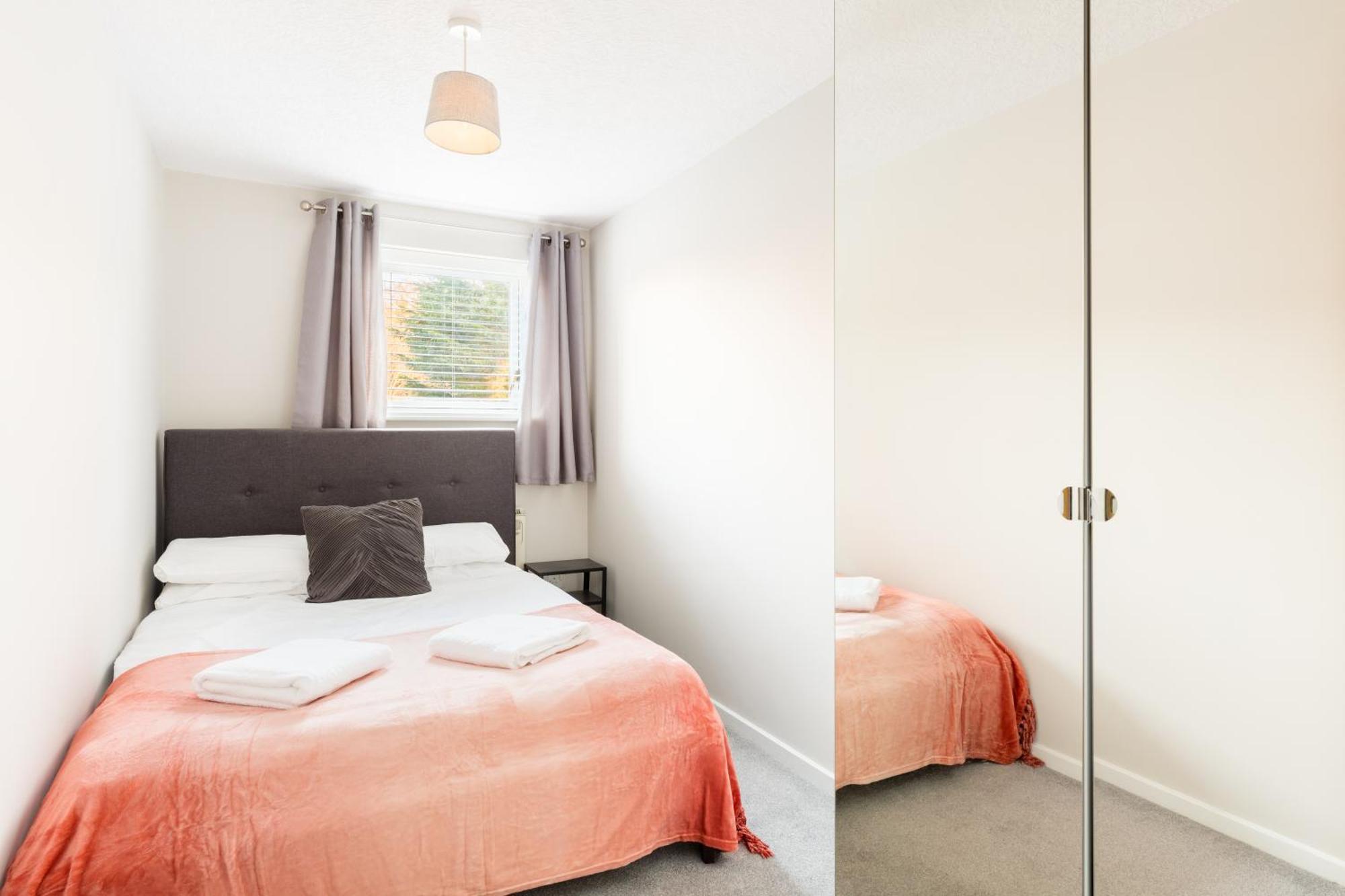 Modern 2-Bedroom Apartments With Free Parking In Leamington Exteriér fotografie