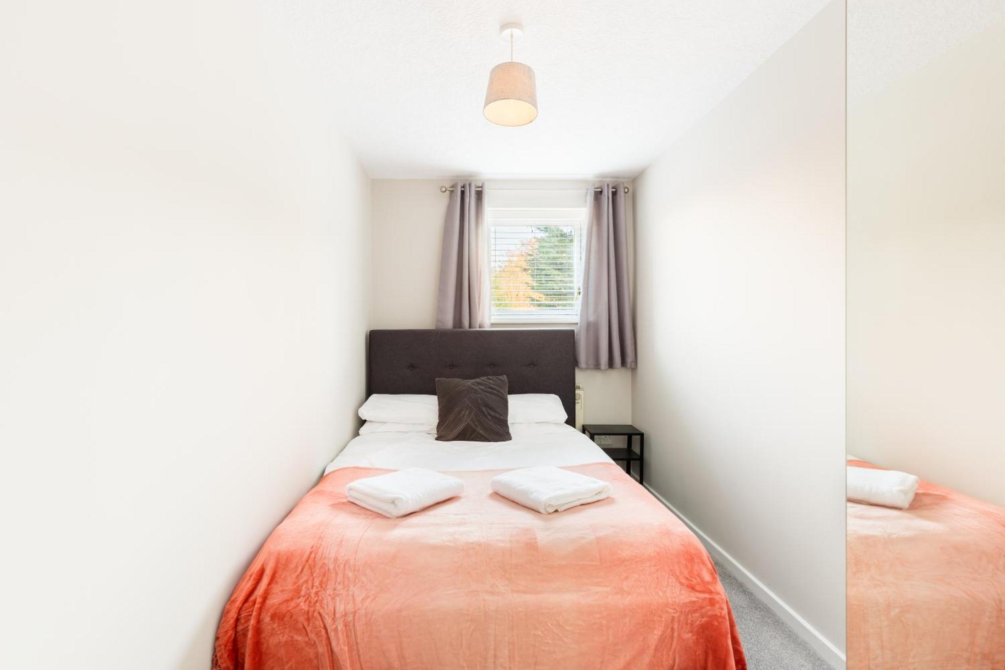 Modern 2-Bedroom Apartments With Free Parking In Leamington Exteriér fotografie