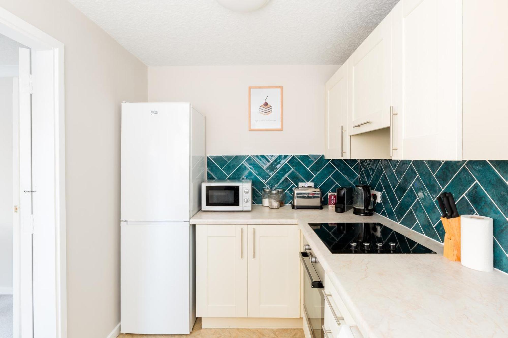Modern 2-Bedroom Apartments With Free Parking In Leamington Exteriér fotografie