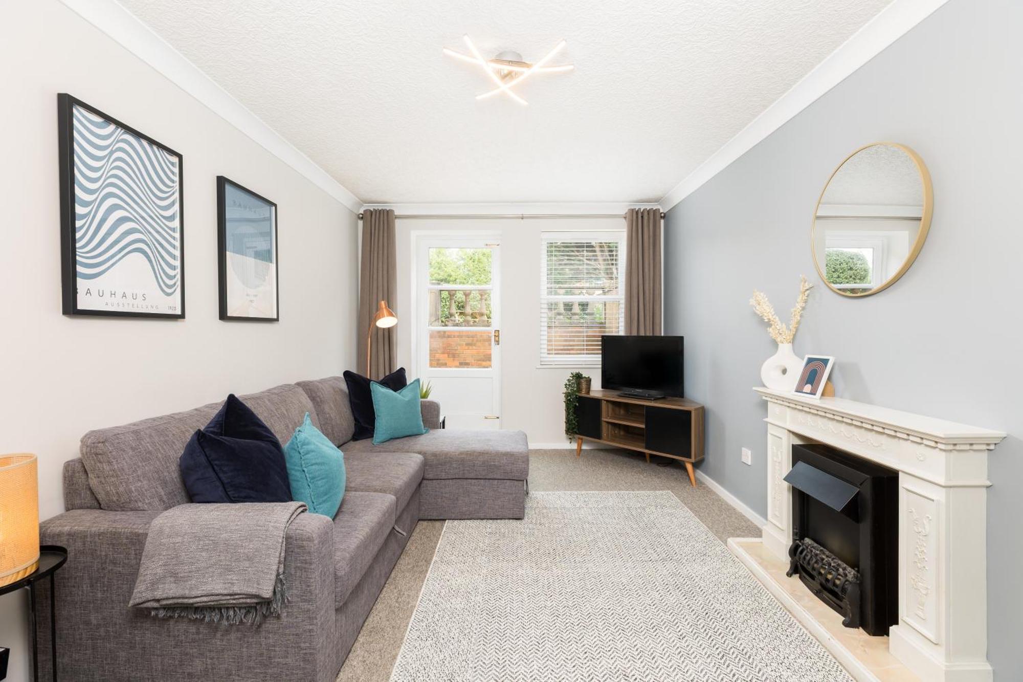 Modern 2-Bedroom Apartments With Free Parking In Leamington Exteriér fotografie