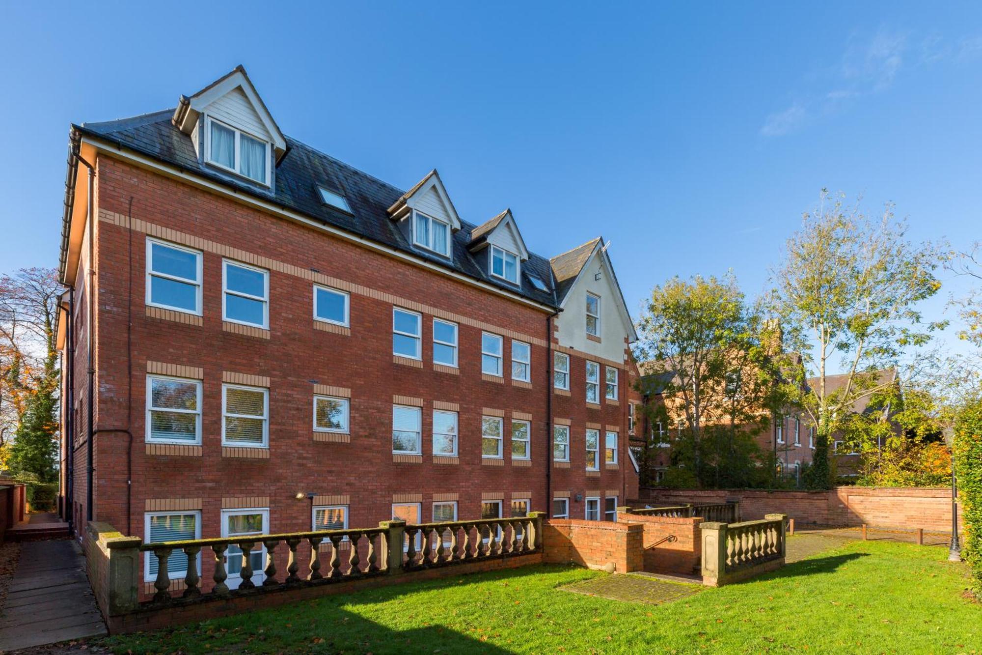 Modern 2-Bedroom Apartments With Free Parking In Leamington Exteriér fotografie