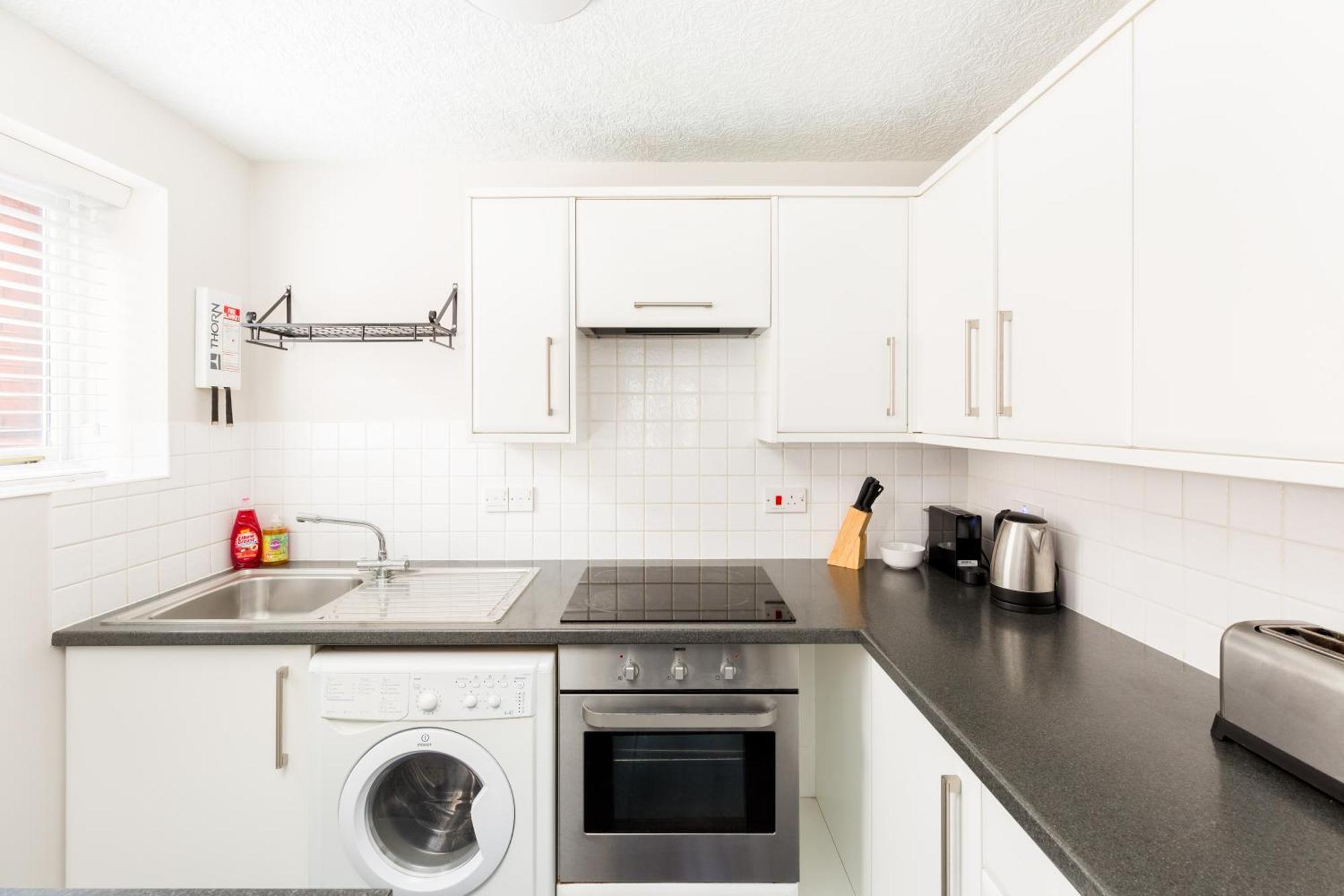Modern 2-Bedroom Apartments With Free Parking In Leamington Exteriér fotografie