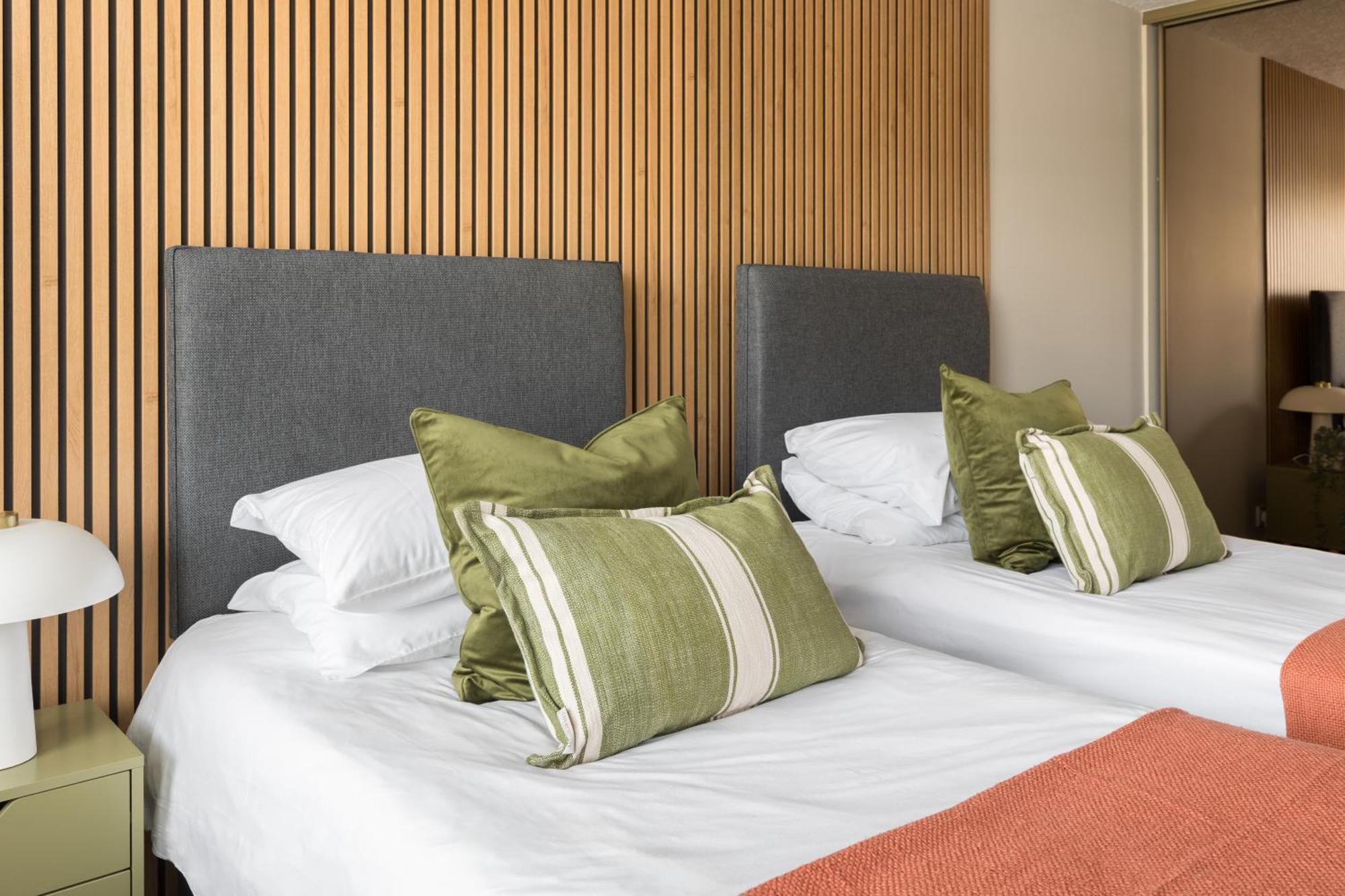 Modern 2-Bedroom Apartments With Free Parking In Leamington Exteriér fotografie