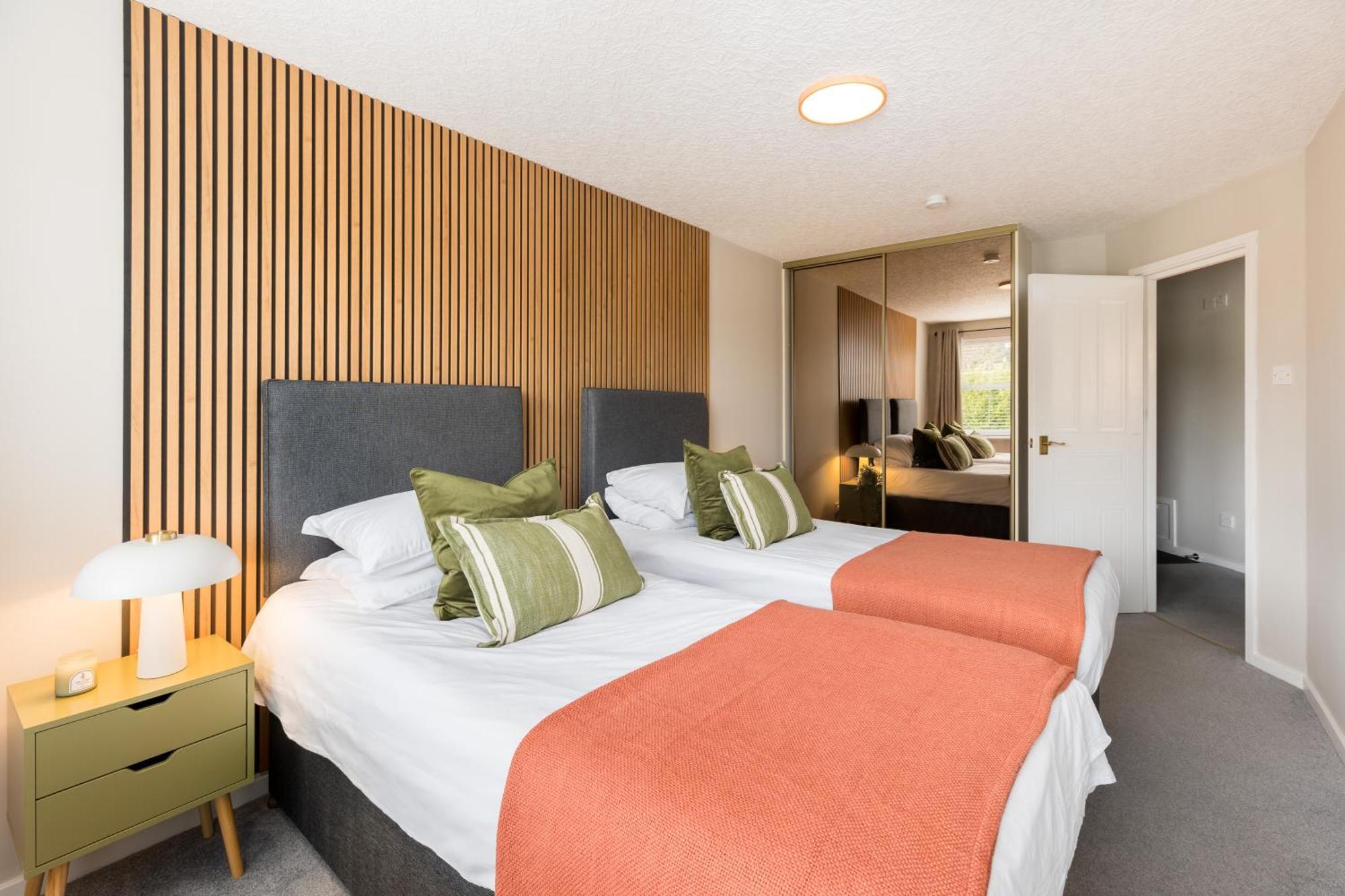 Modern 2-Bedroom Apartments With Free Parking In Leamington Exteriér fotografie