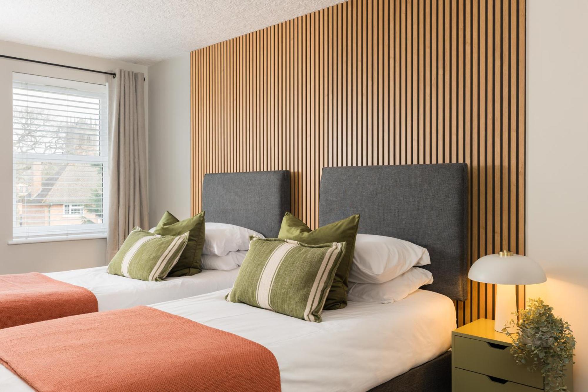 Modern 2-Bedroom Apartments With Free Parking In Leamington Exteriér fotografie