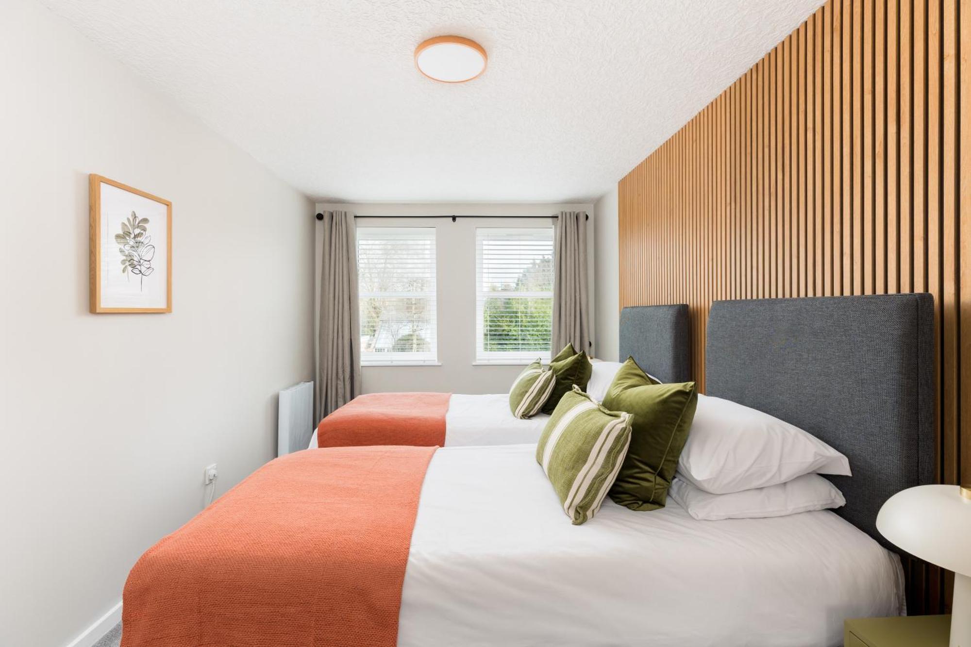 Modern 2-Bedroom Apartments With Free Parking In Leamington Exteriér fotografie