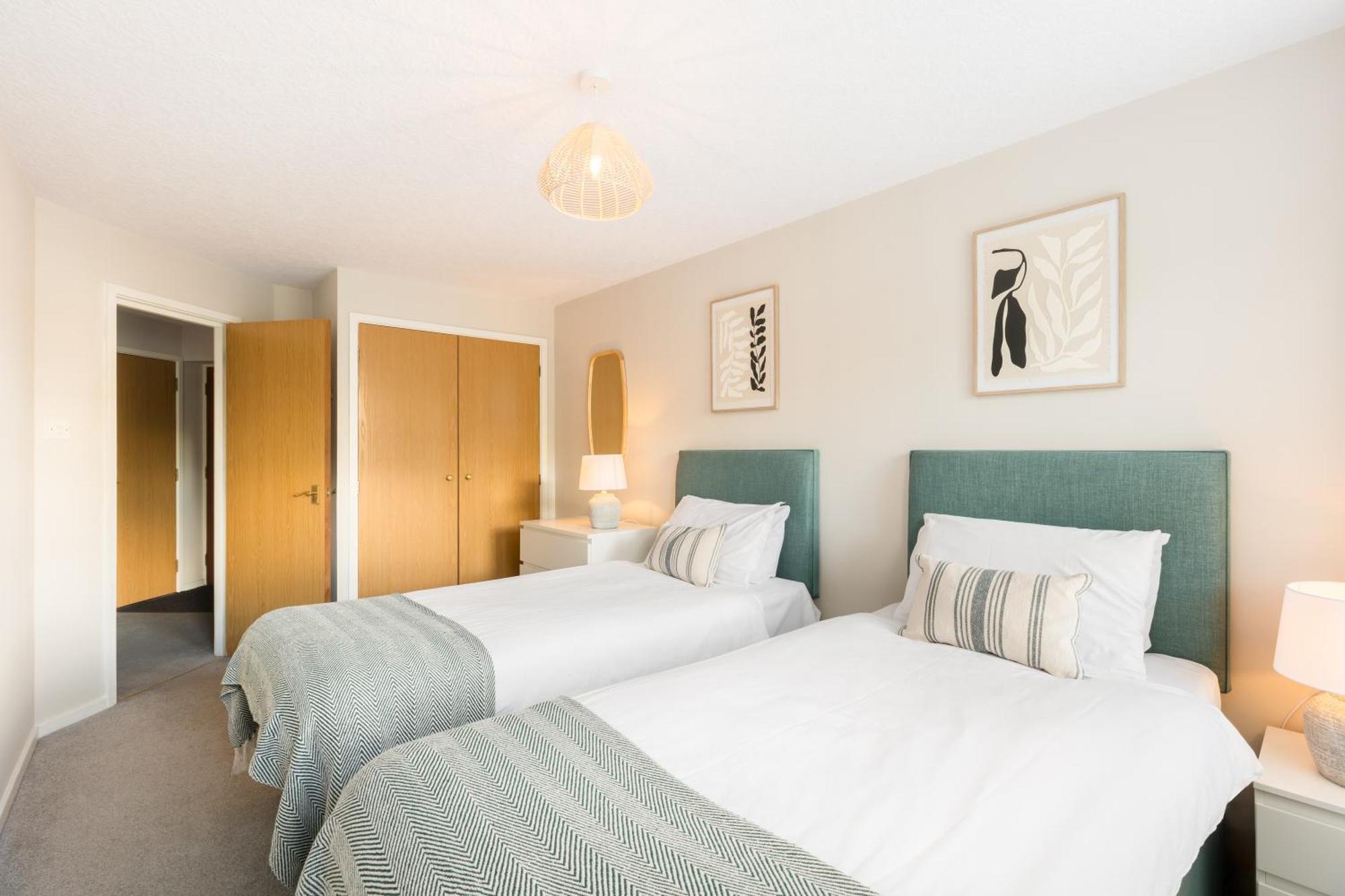 Modern 2-Bedroom Apartments With Free Parking In Leamington Exteriér fotografie