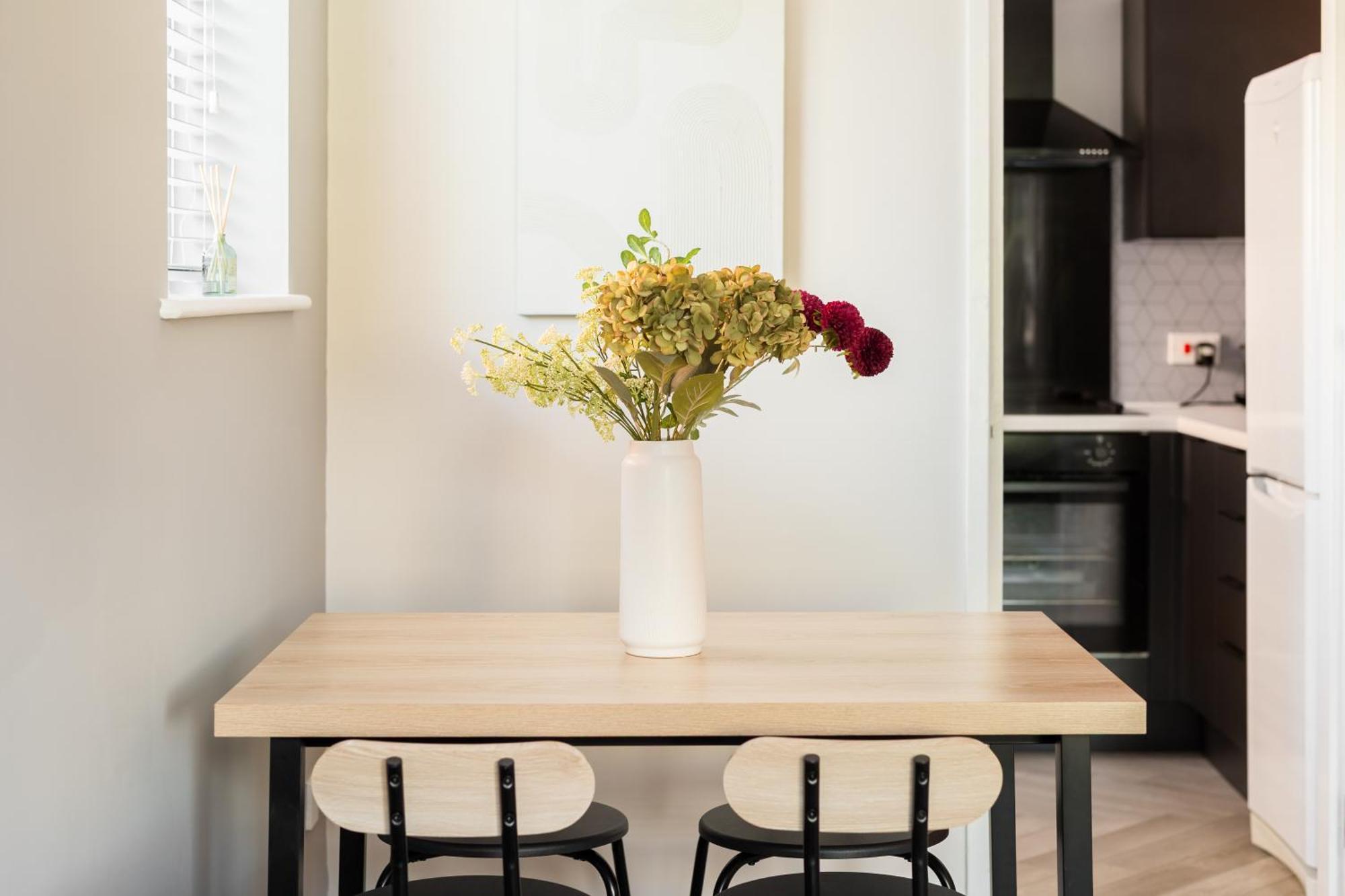 Modern 2-Bedroom Apartments With Free Parking In Leamington Exteriér fotografie