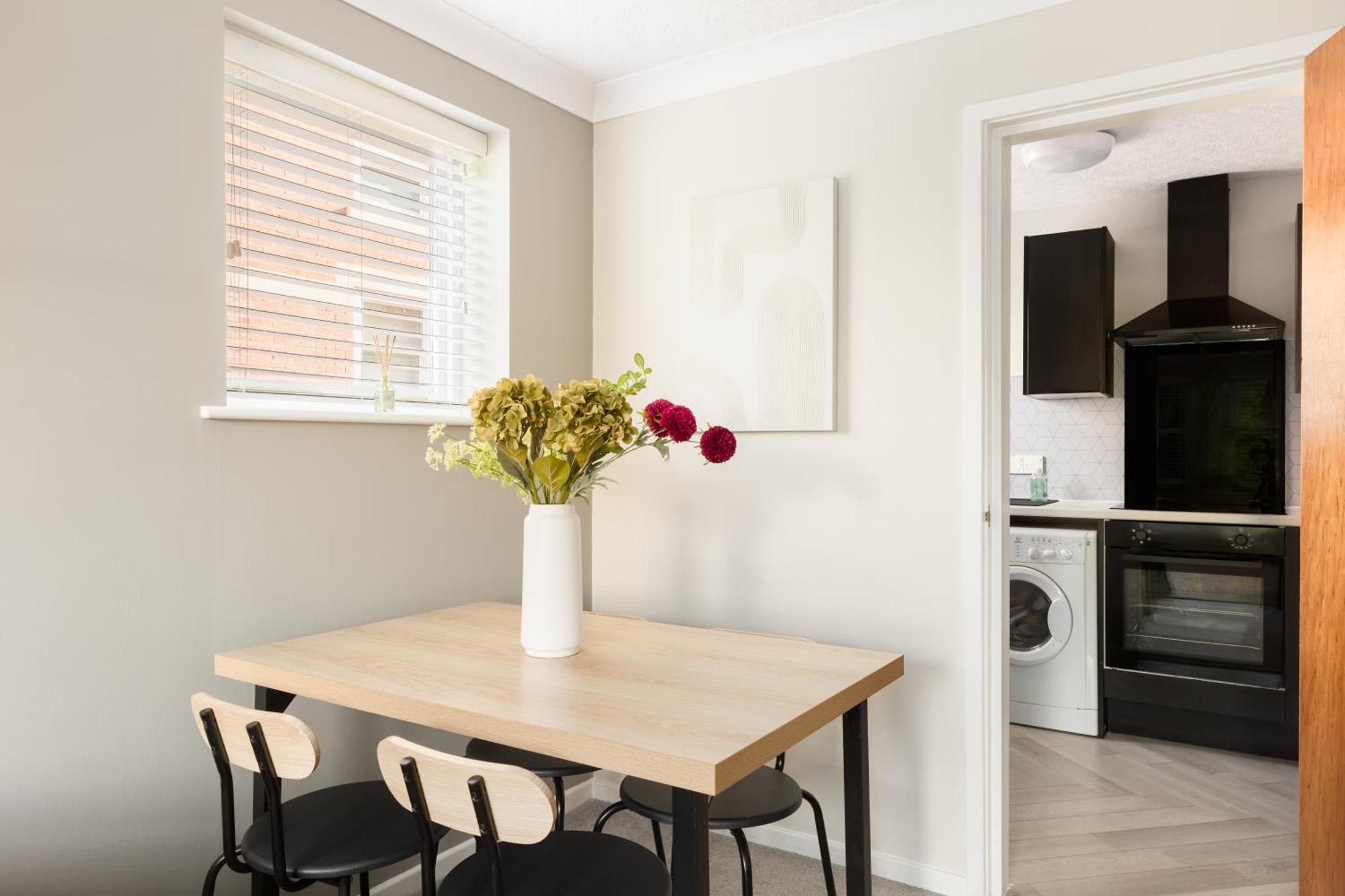 Modern 2-Bedroom Apartments With Free Parking In Leamington Exteriér fotografie