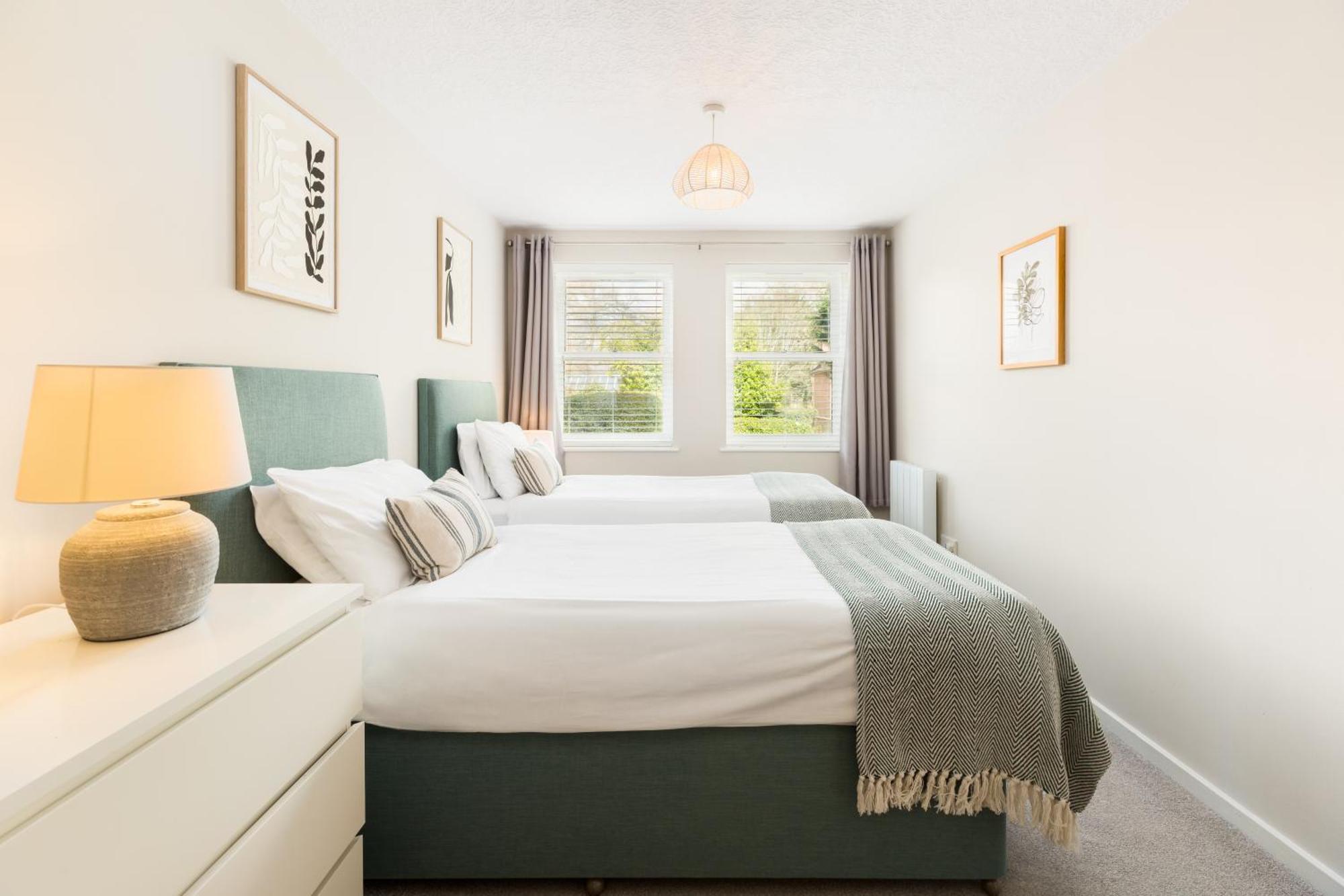 Modern 2-Bedroom Apartments With Free Parking In Leamington Exteriér fotografie