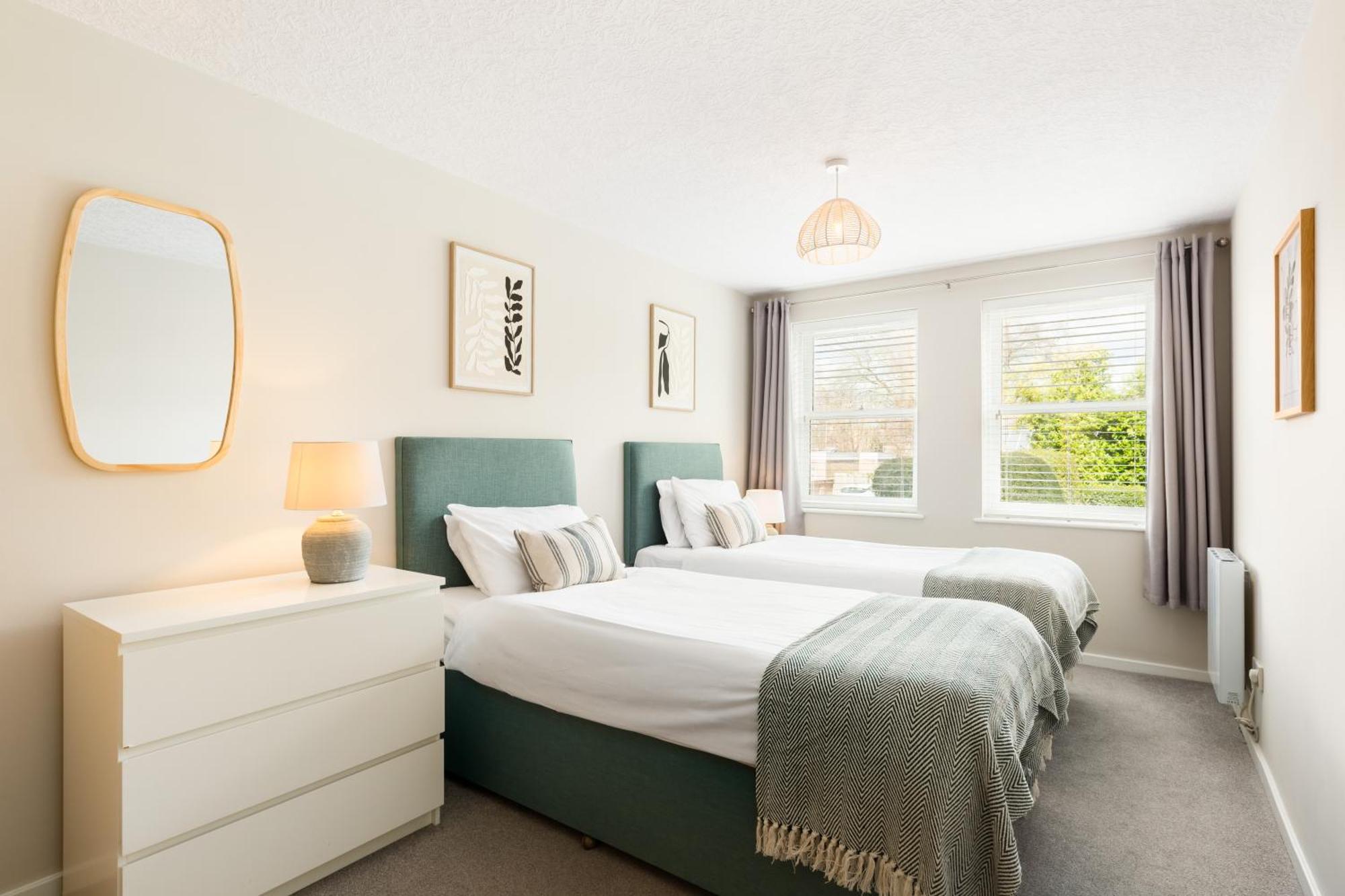 Modern 2-Bedroom Apartments With Free Parking In Leamington Exteriér fotografie