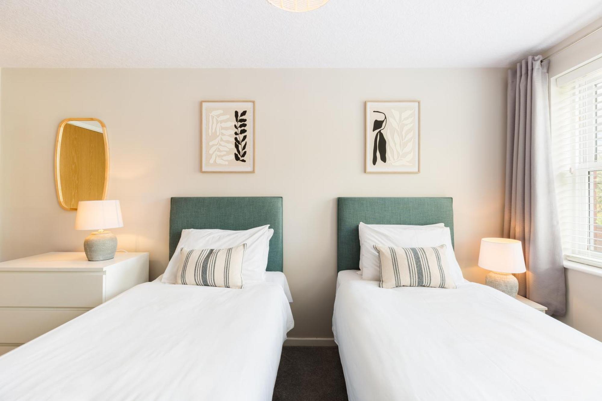 Modern 2-Bedroom Apartments With Free Parking In Leamington Exteriér fotografie